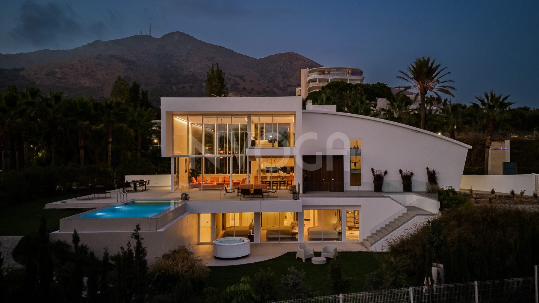 Luxurious 4 bedroom villa with sea views in El Higueron, Fuengirola
