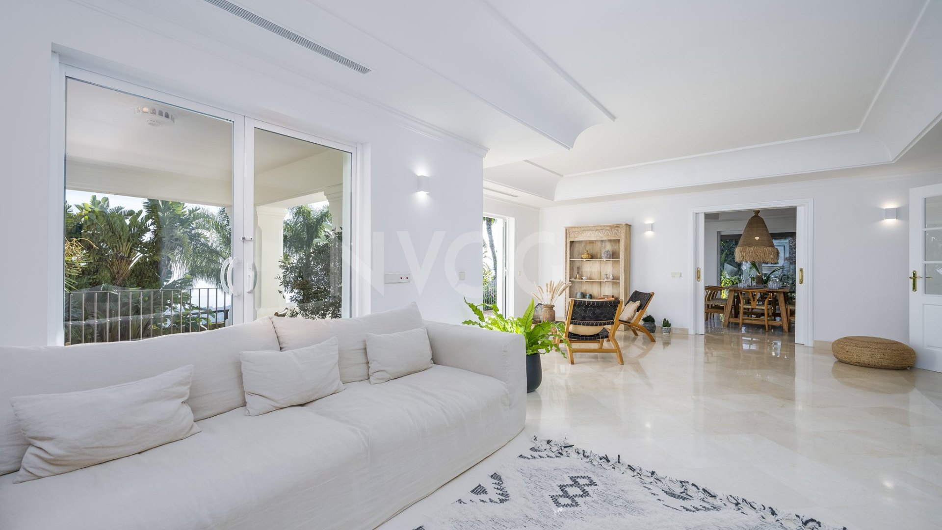 Impresionante villa con vistas al mar en Los Altos de Los Monteros, Marbella Este