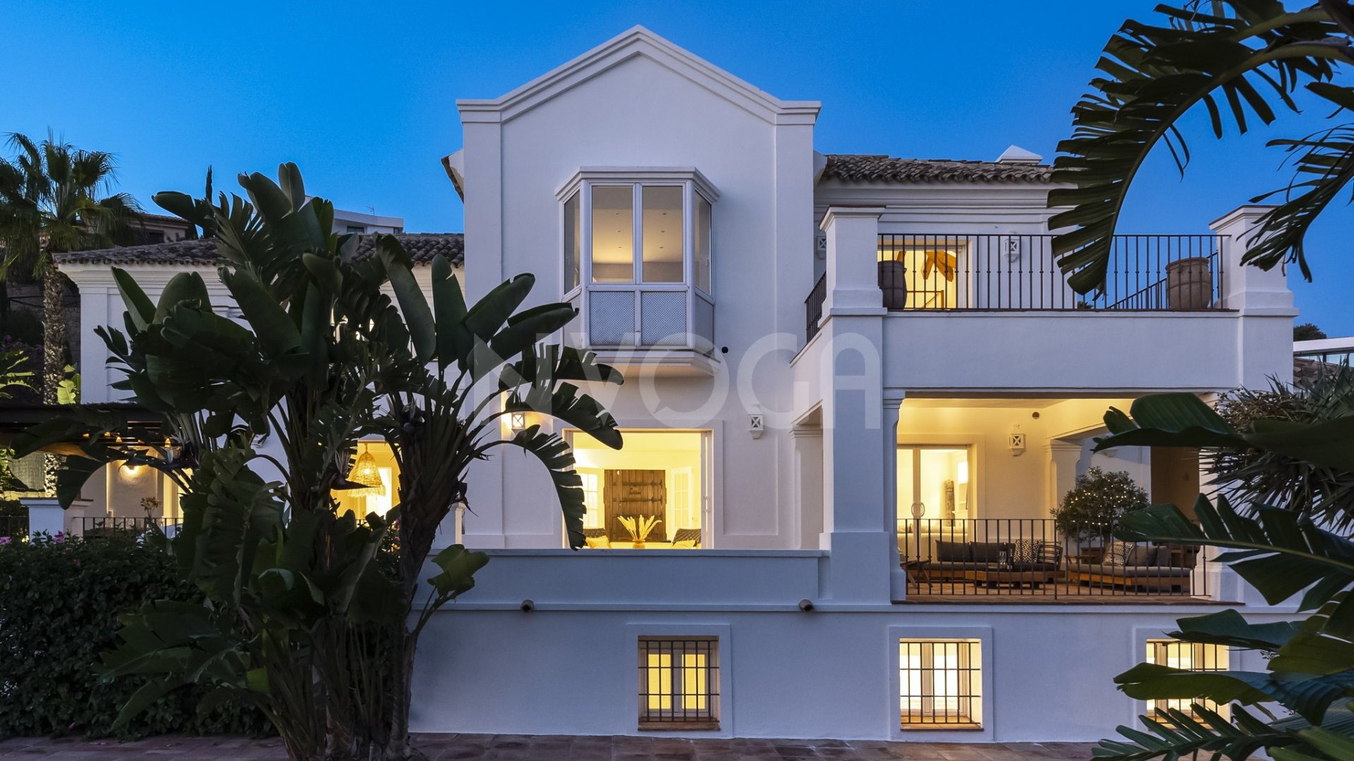 Impresionante villa con vistas al mar en Los Altos de Los Monteros, Marbella Este
