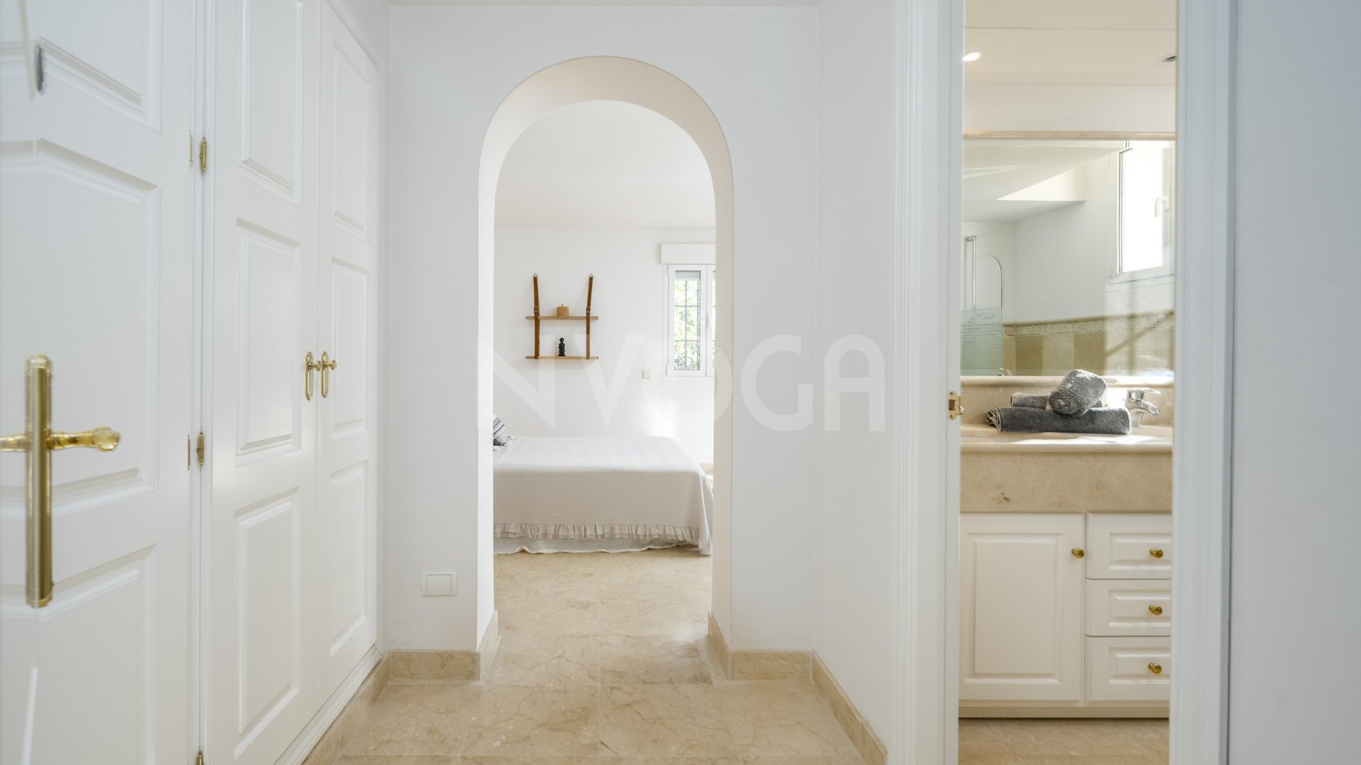 Impresionante villa con vistas al mar en Los Altos de Los Monteros, Marbella Este