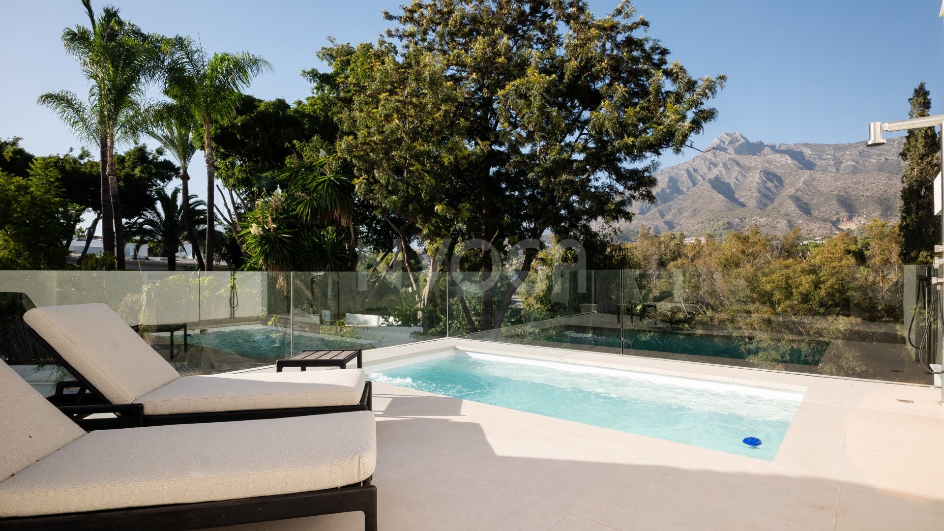Fully furnished penthouse at EARTH on Marbella’s Golden Mile, with a private pool and ready to move into