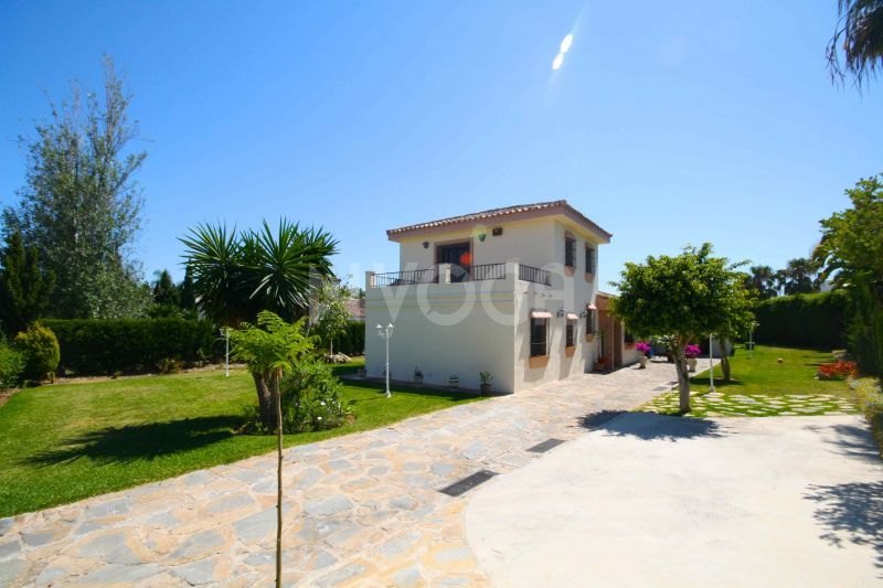 Coqueta villa de 4 dormitorios en la Milla de Oro de Marbella
