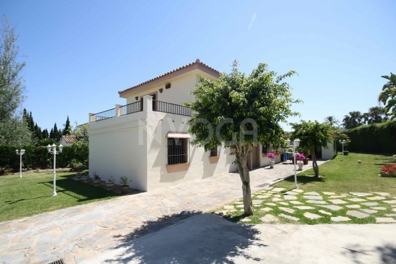 Coqueta villa de 4 dormitorios en la Milla de Oro de Marbella