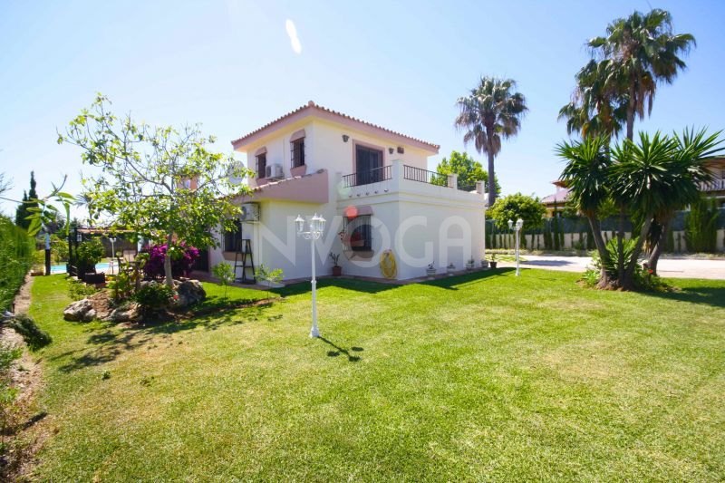 Coqueta villa de 4 dormitorios en la Milla de Oro de Marbella