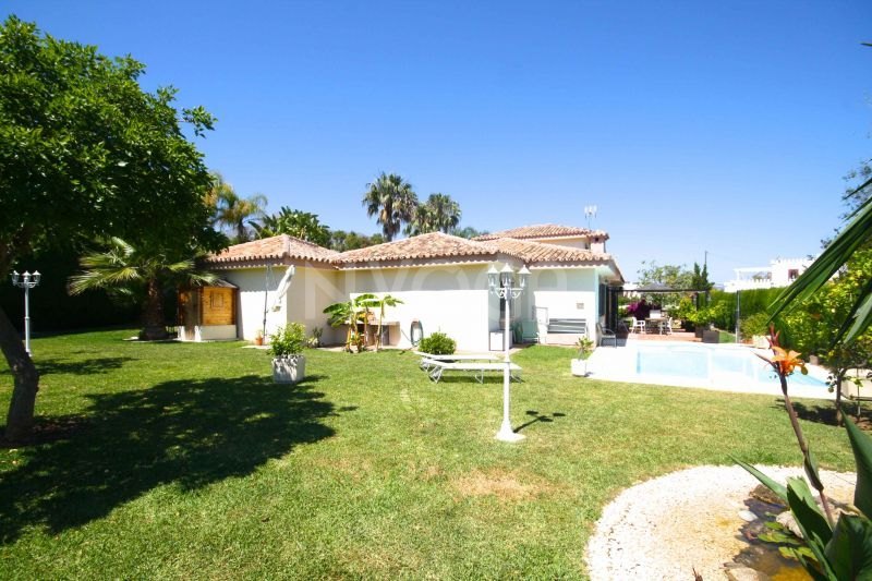 Coqueta villa de 4 dormitorios en la Milla de Oro de Marbella