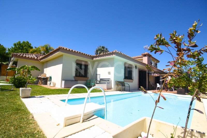 Coqueta villa de 4 dormitorios en la Milla de Oro de Marbella