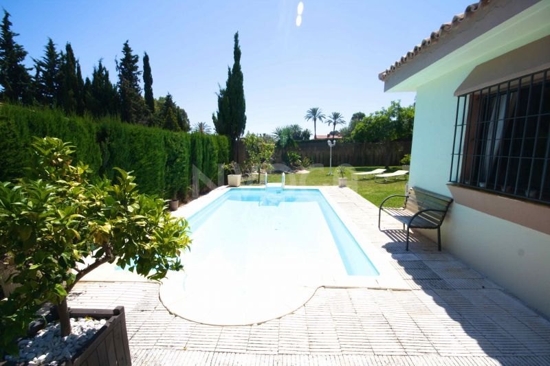 Coqueta villa de 4 dormitorios en la Milla de Oro de Marbella