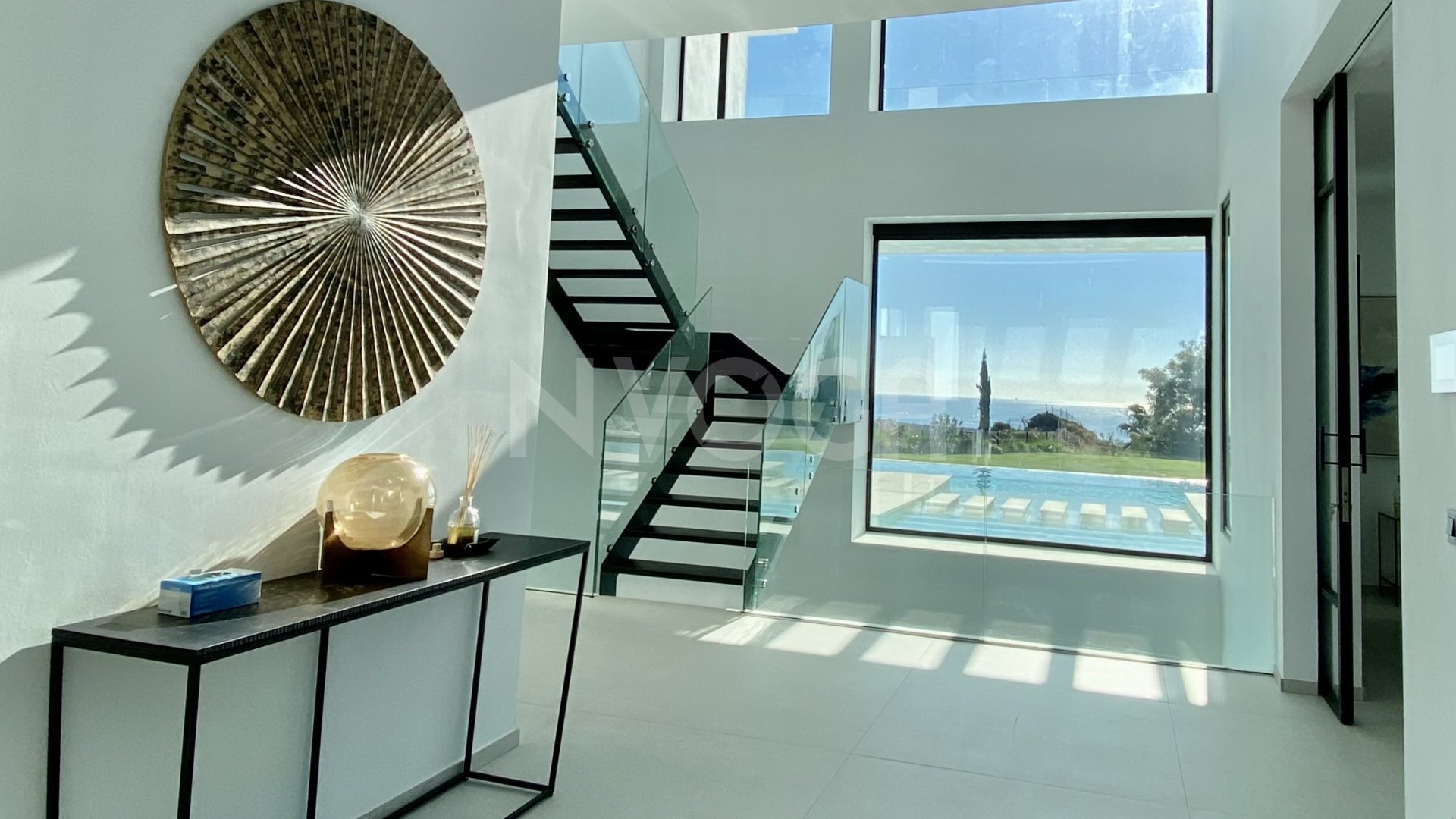 Ipmoresionante villa Moderna entre Marbella y Estepona