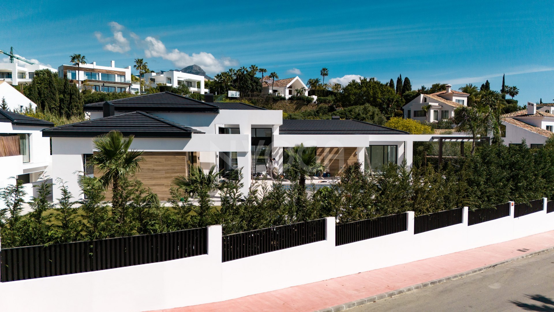 Elegant villa in contemporary style in Nueva Andalucia, Marbella