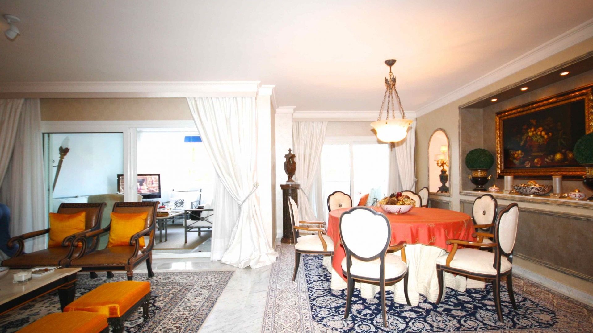 Excellent and spacious 3 bedroom apartment in Playas del Duque
