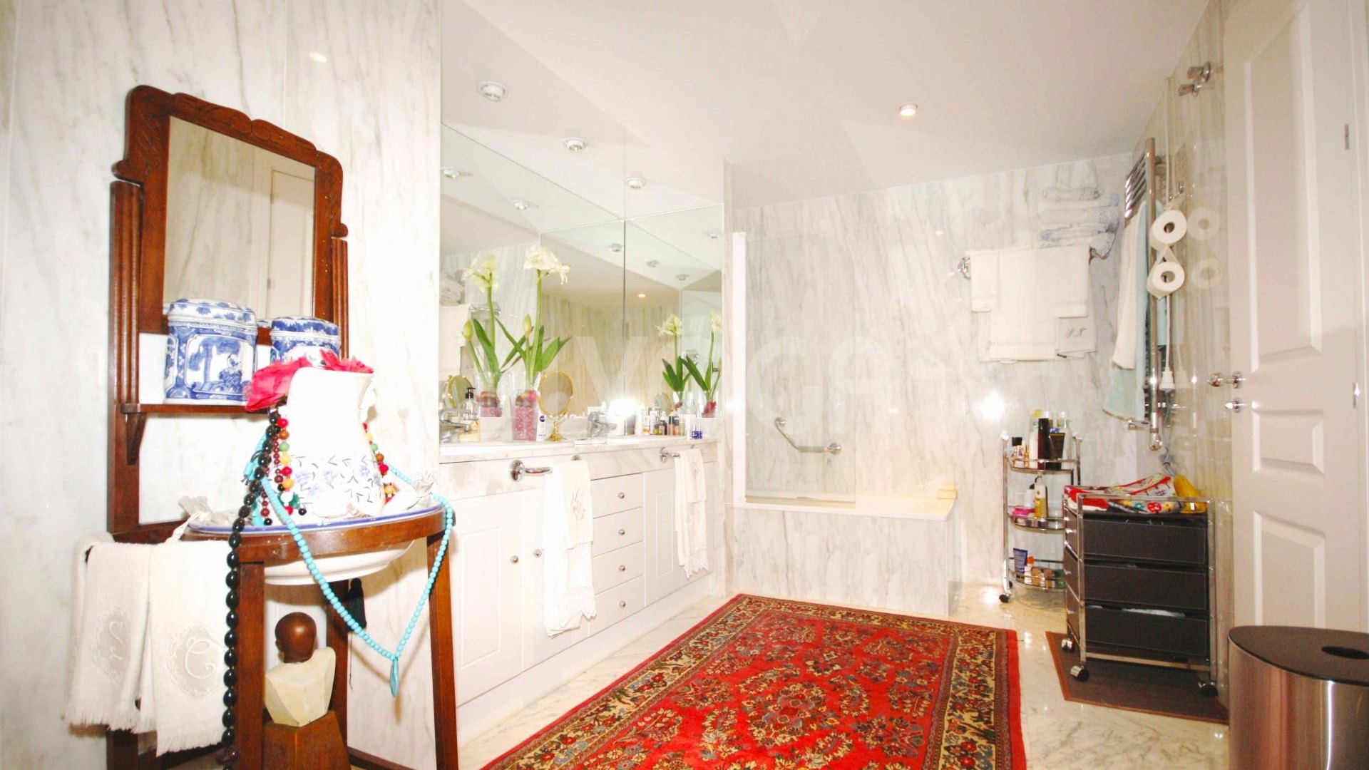 Excellent and spacious 3 bedroom apartment in Playas del Duque