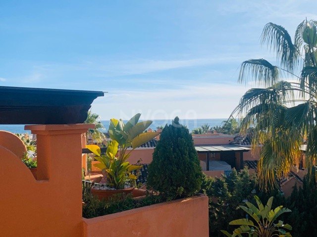 Large townhouse by the sea in Bahia de Marbella