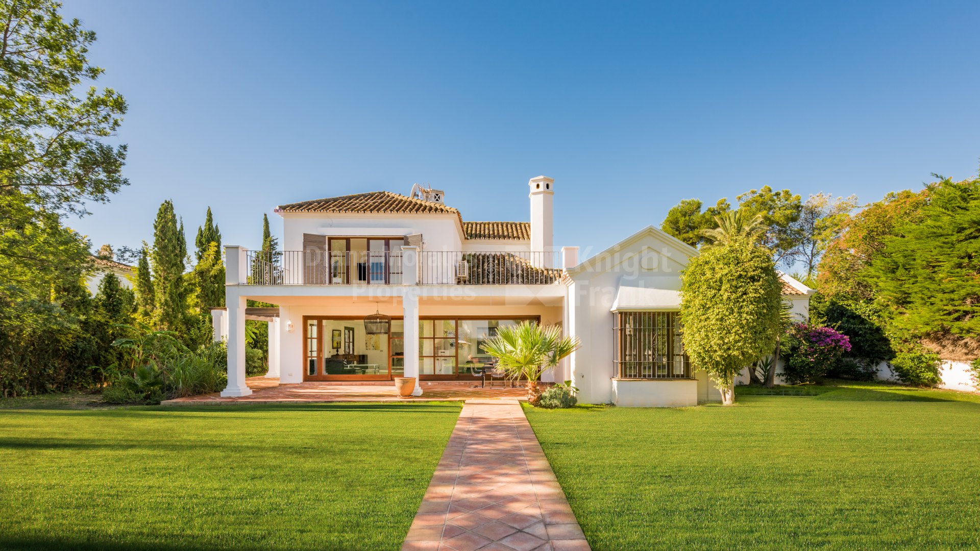 Guadalmina Baja, Fabulous Villa with private padel court