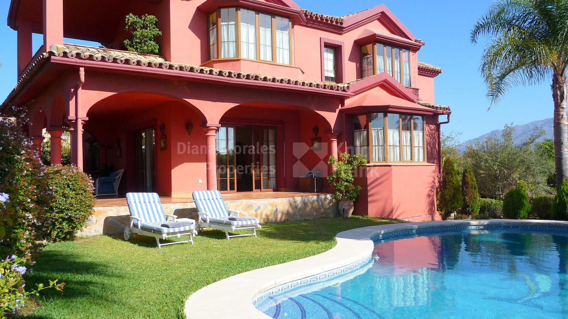 Guadalmina Alta, Villa mit hohen Qualitäten in einer ruhigen Gegend