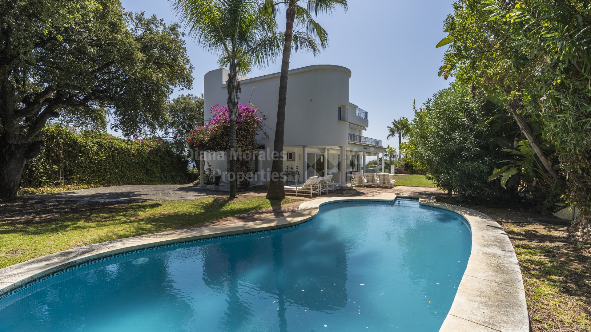 Altos Reales, Villa within gated community on the Golden Mile
