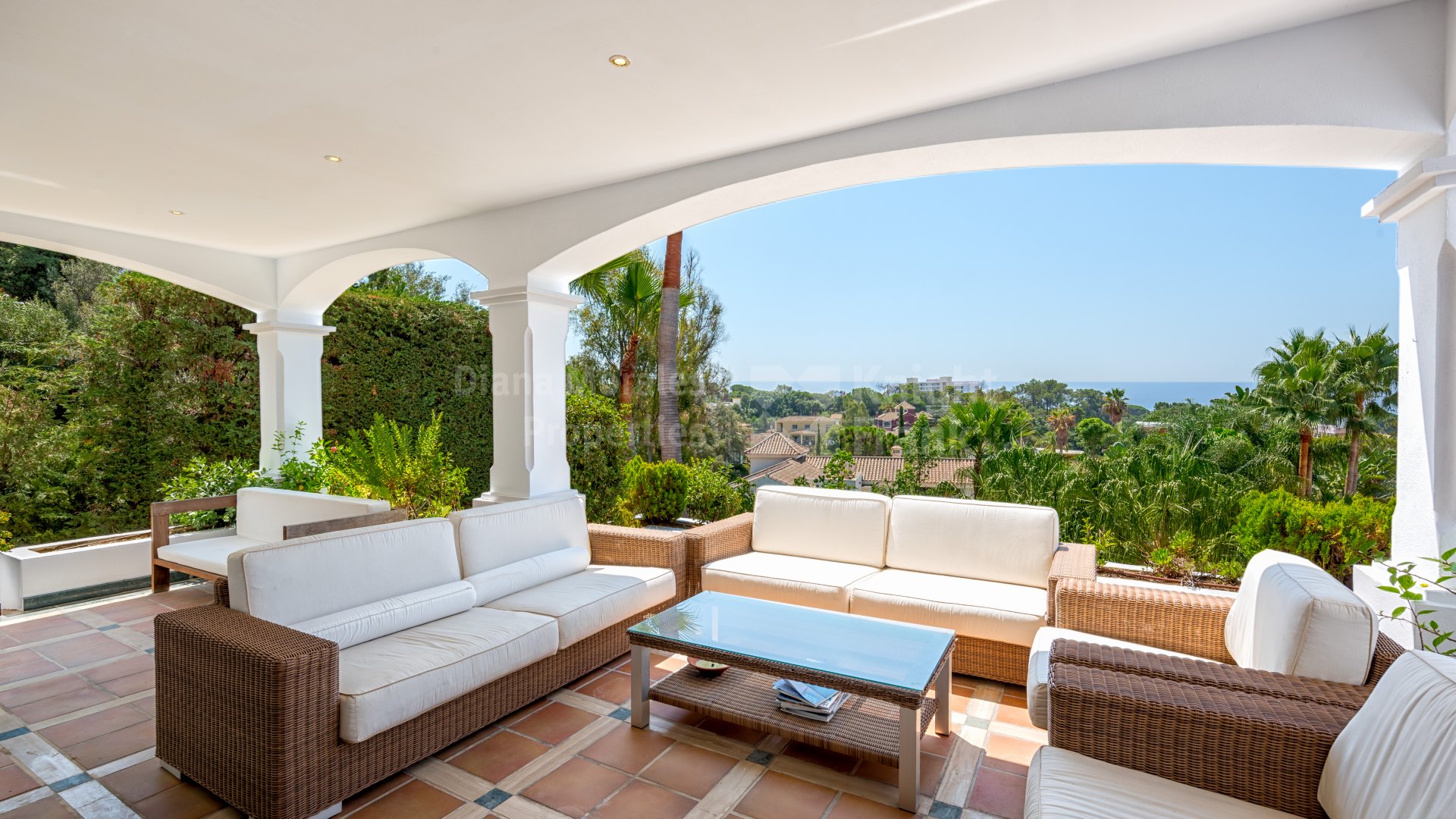 Villa Zum Verkauf In El Rosario Marbella Ost