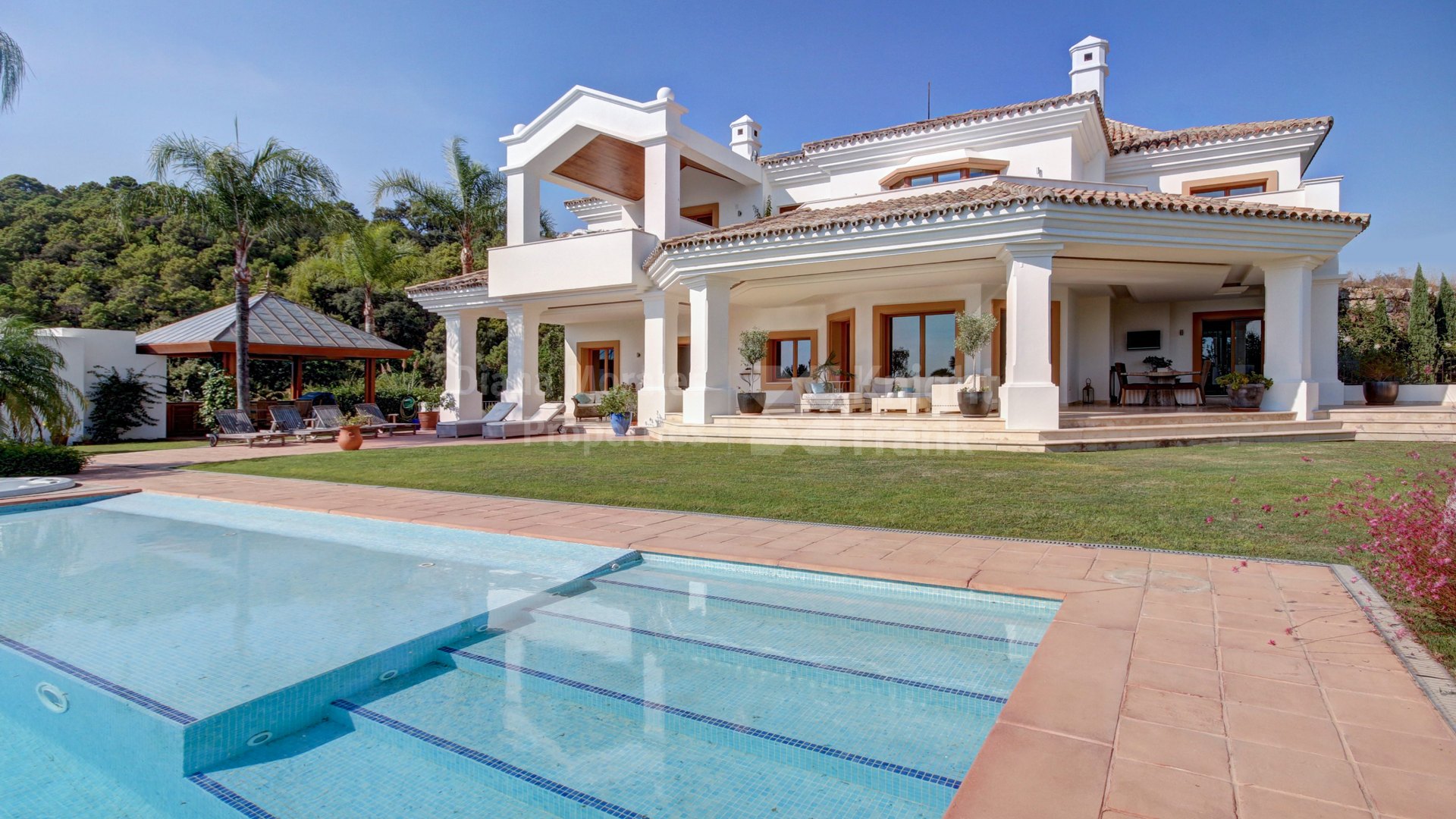 Marbella Club Golf Resort, Frontline golf villa with golf and sea views