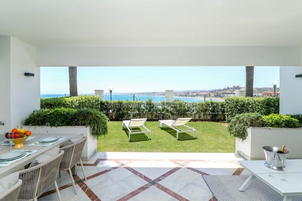 Doncella Beach, Ground floor apartment with sea views for sale