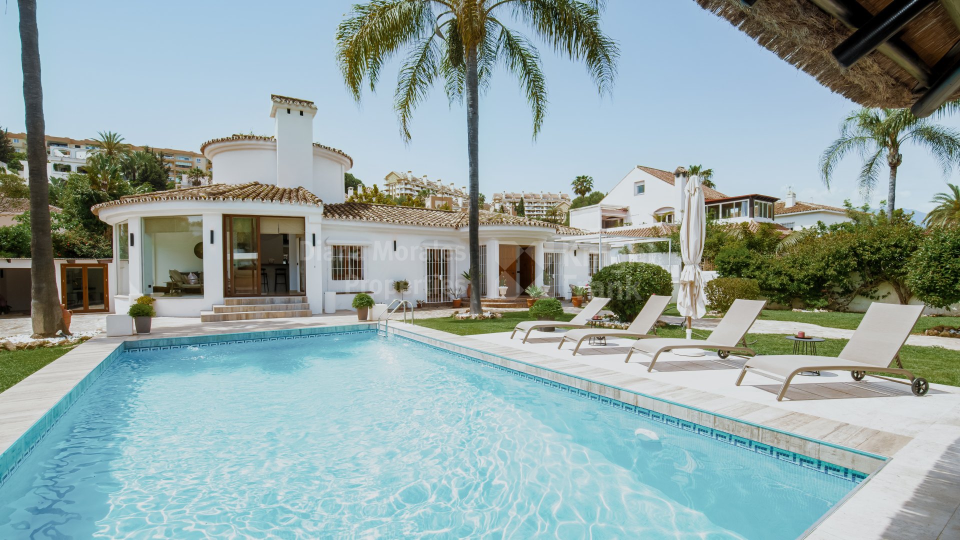 Nueva Andalucia, Villa within walking distance to all kinds of services