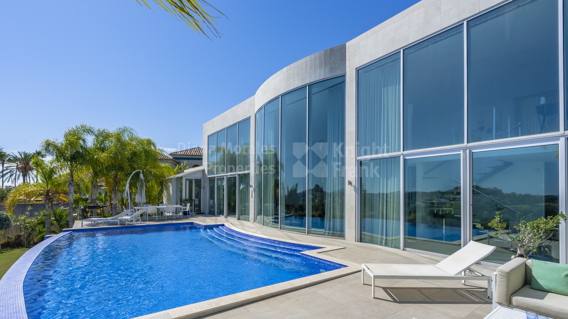 Modern villa with views in La Quinta