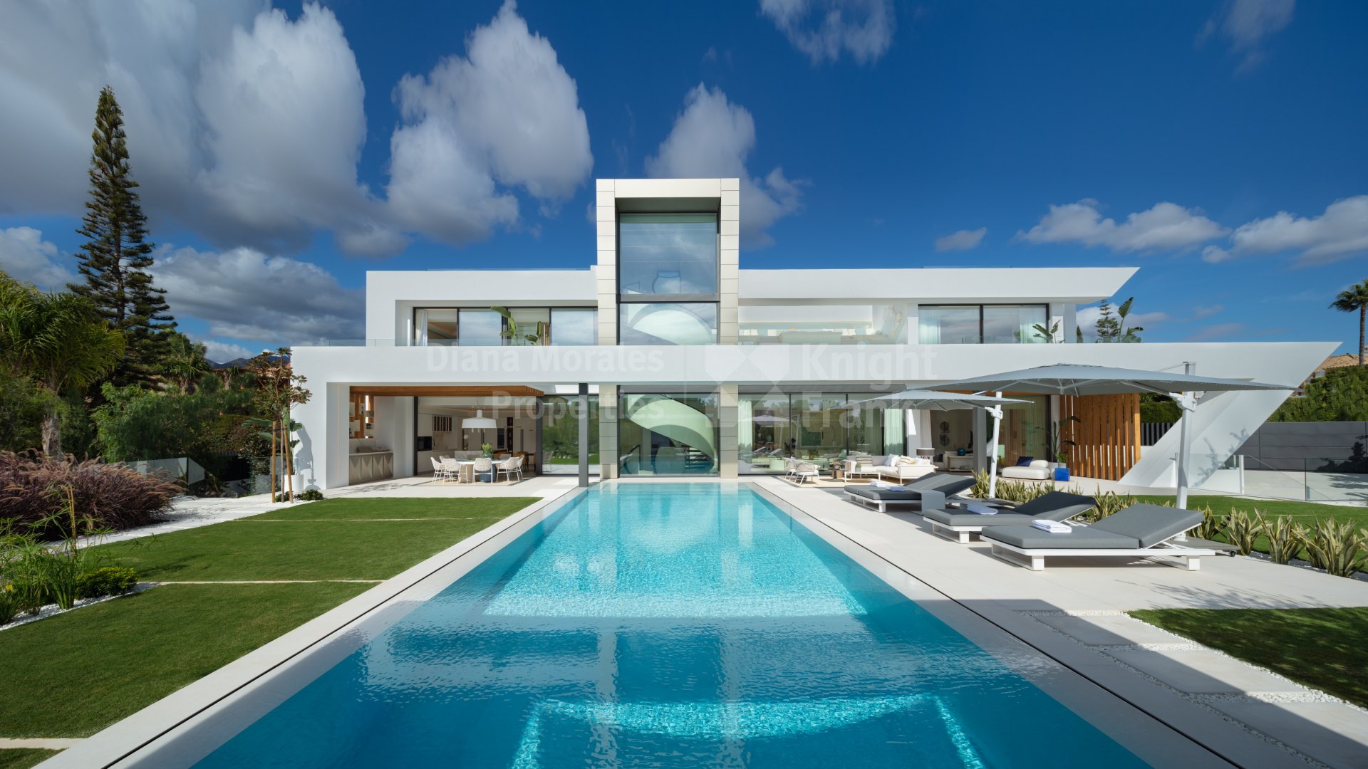Bahia de Marbella, Beautiful house in a prestigious urbanisation very close to the beach
