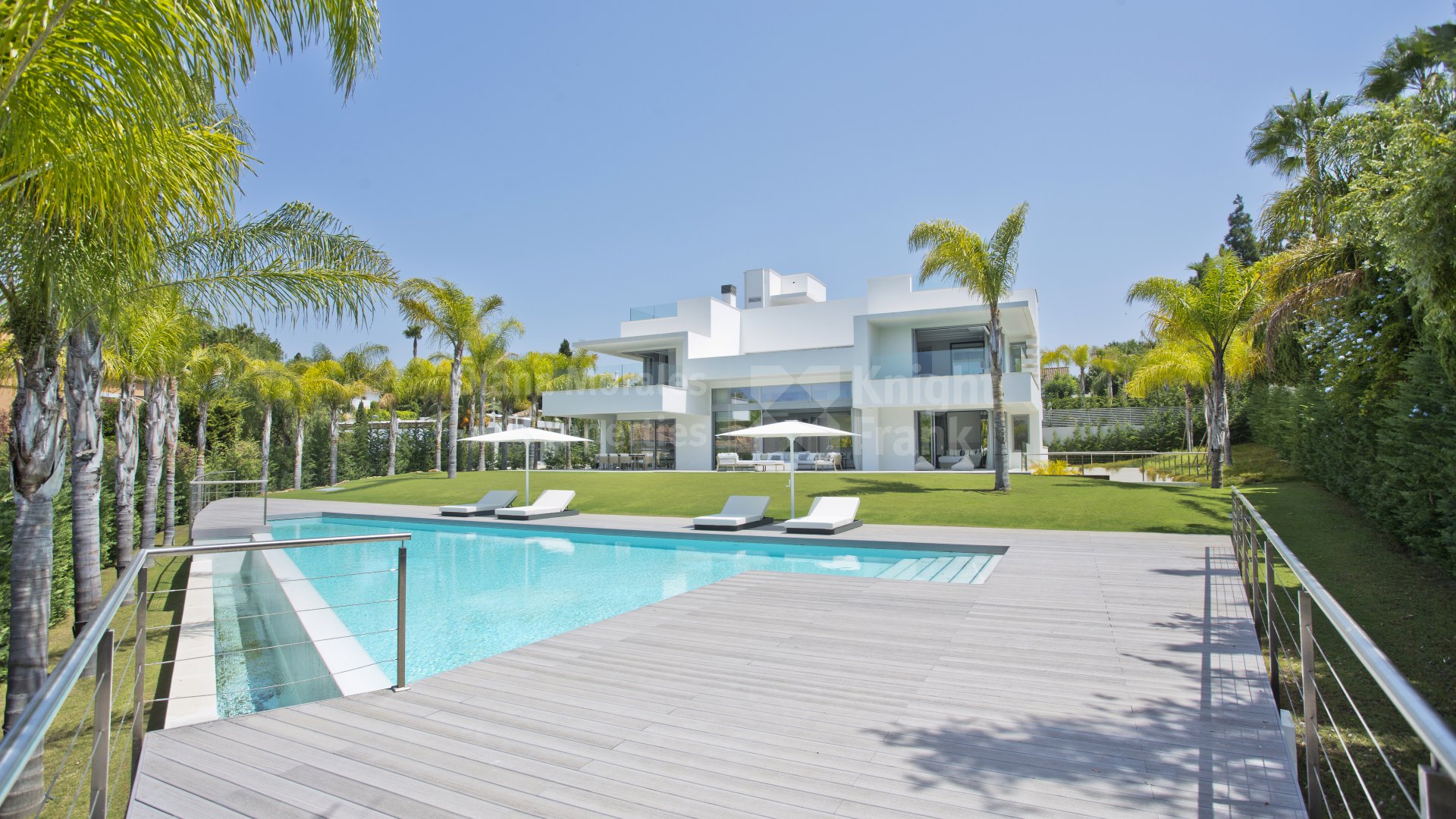Villa moderna en lado de playa en Guadalmina Baja
