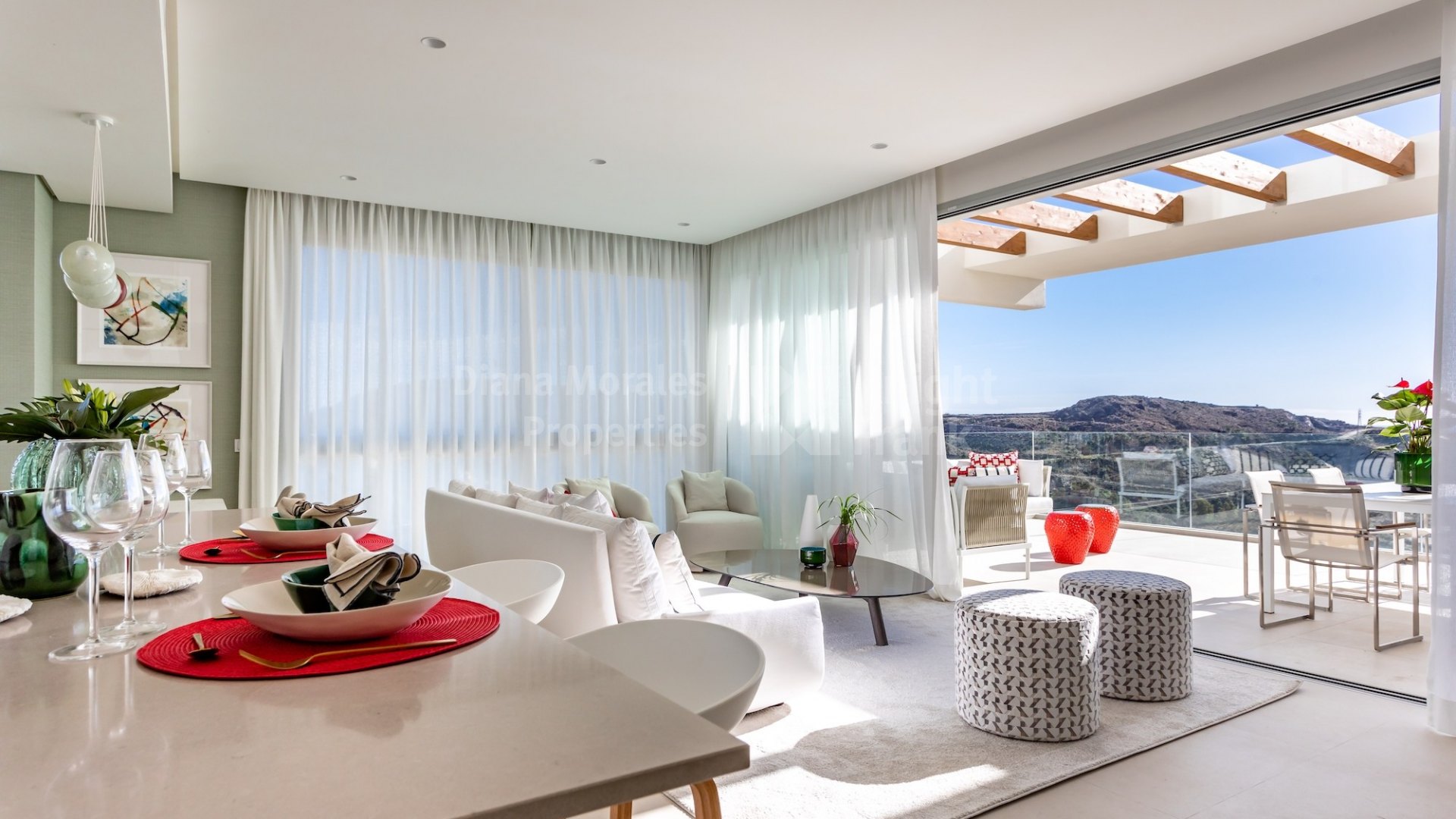 Benahavis, Fabulous three-bedroom flat with spectacular views