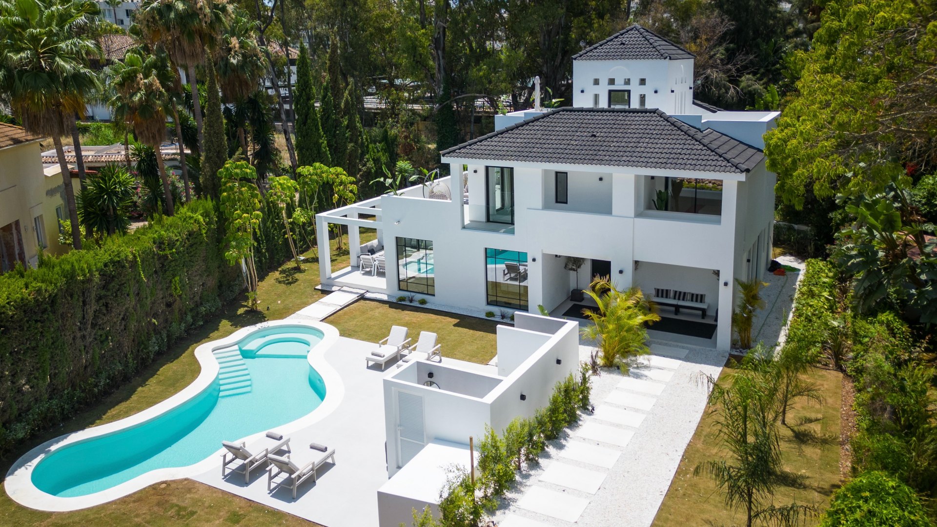 Unique villa in Las Brisas in the Golf Valley