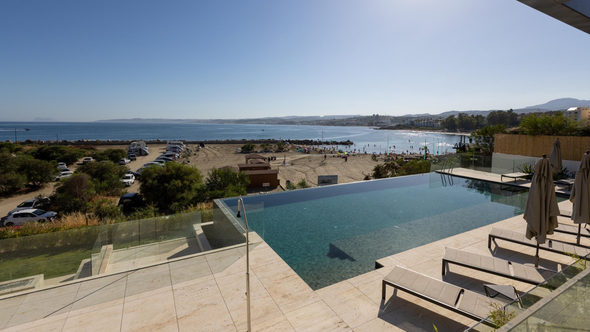 Villa-Apartamento en primera línea de playa, Estepona