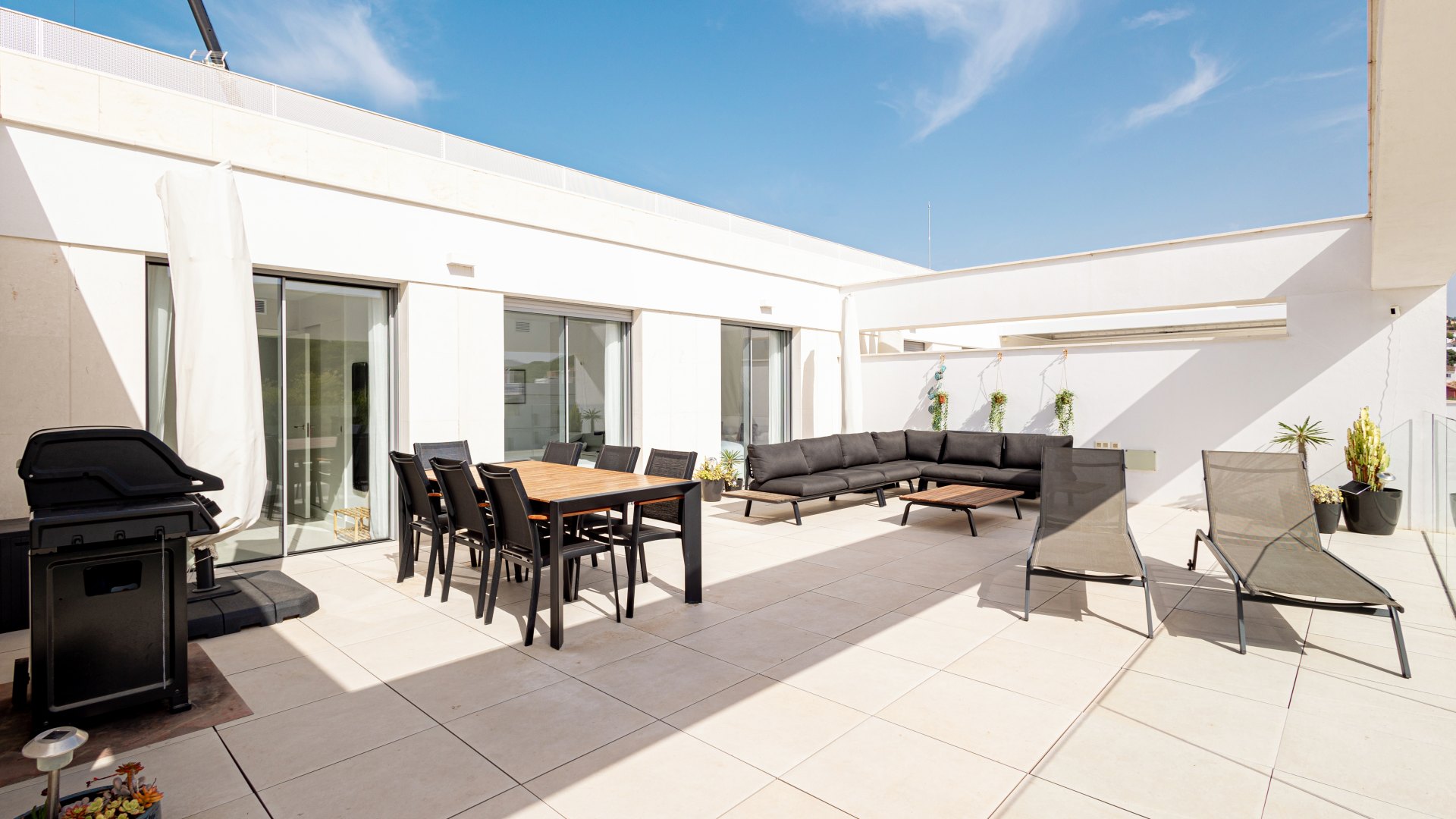 Ready to move in penthouse, walking distance to the best beaches in East Marbella, Elviria