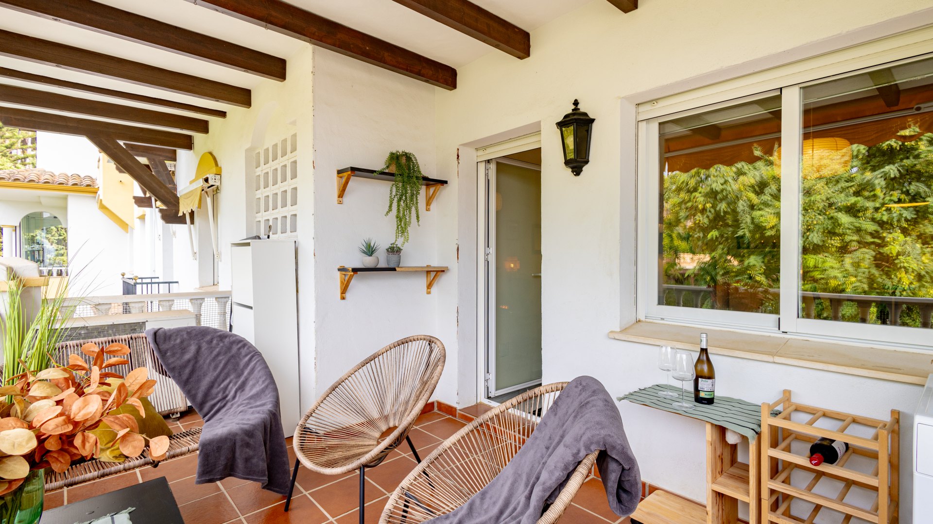 Sea Views, Beachside Walks, and a Golden Mile Address in Marbella