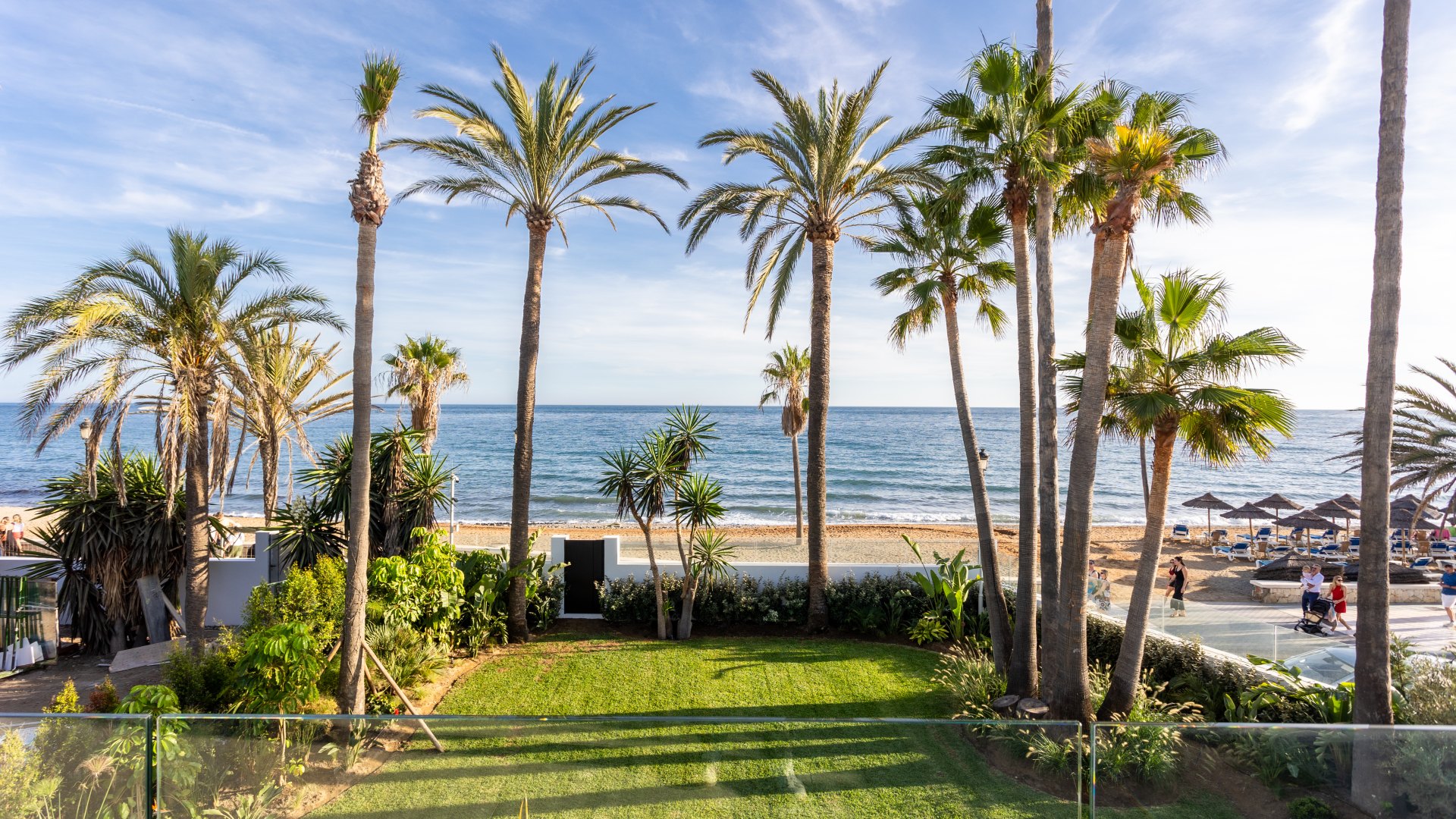 Privilege by Marein – Villa de lujo en primera línea de playa en Marbella