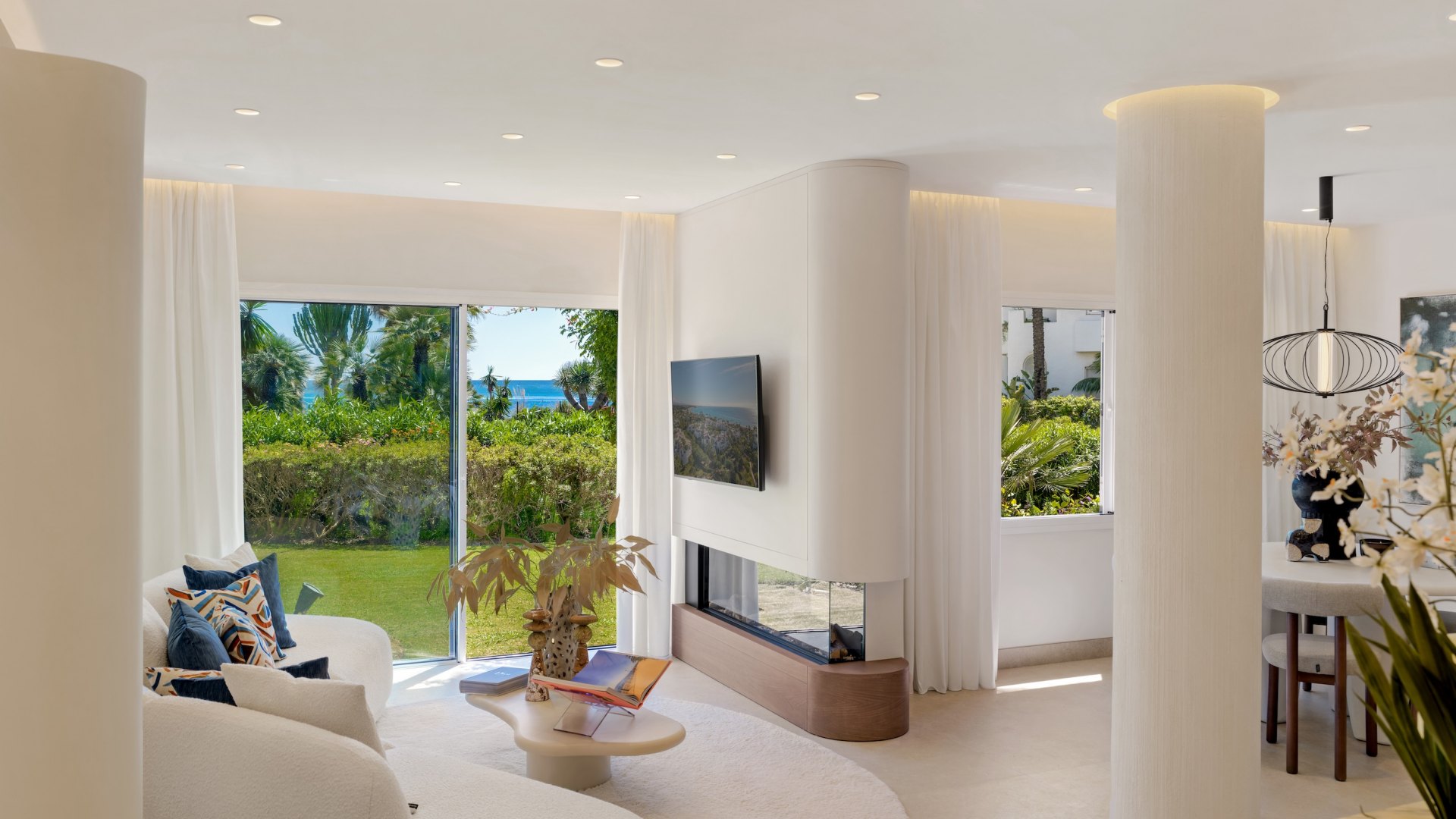 Exclusive Beachfront Apartment in Costalita