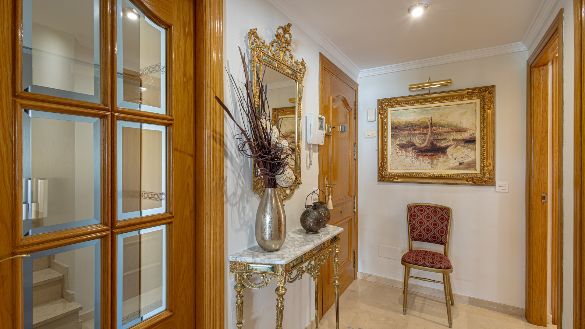 Luminoso ático duplex en Marbella centro con plaza de garaje incluida.