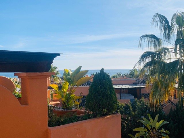 Large townhouse by the sea in Bahia de Marbella