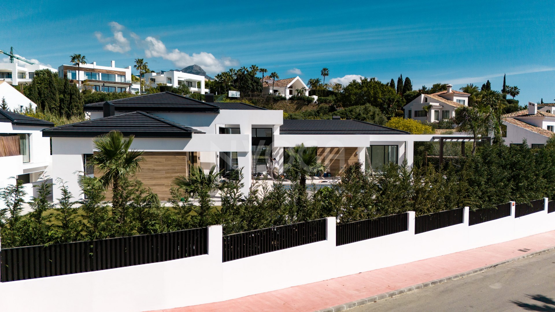 Elegant villa in contemporary style in Nueva Andalucia, Marbella