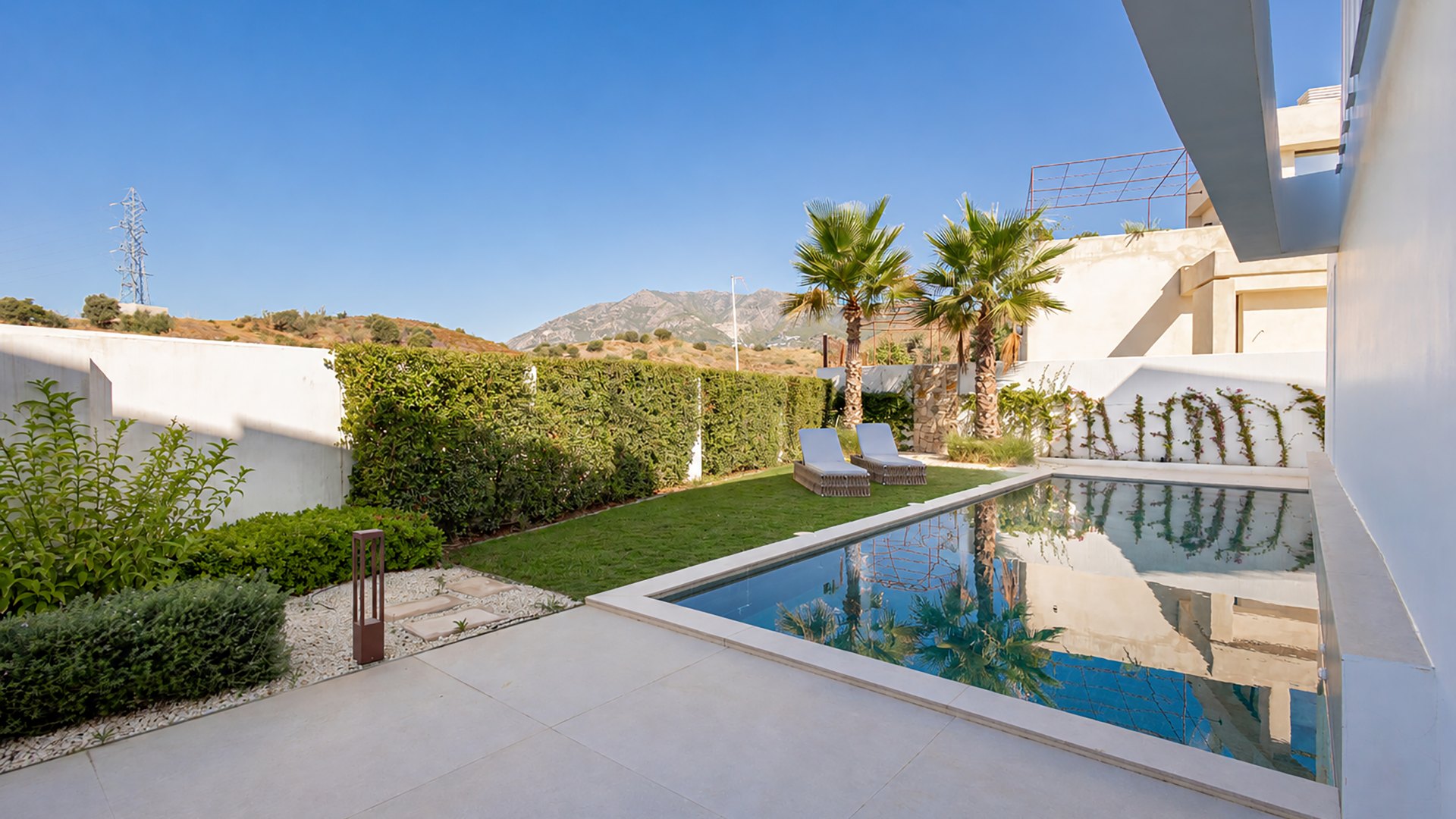 Villa SONZAI: The art of being right where you want to be. Contemporary, furnished and ready to move into · El Higuerón, Fuengirola