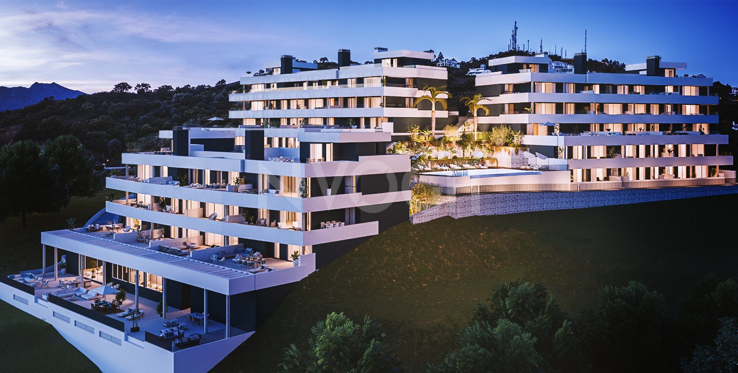Magnificent new build flat with sea views and close to all amenities in Los Altos de Los Monteros, Marbella.