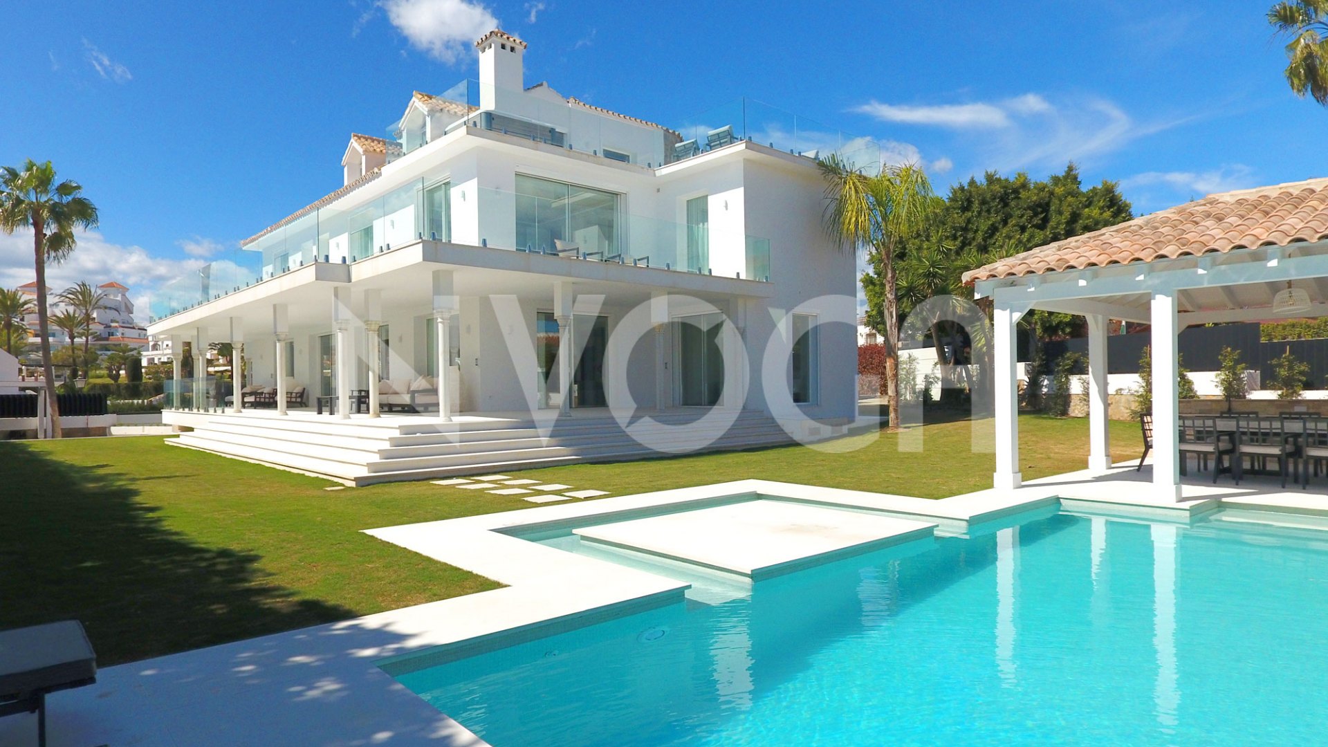 Impresionante villa con vistas al mar en Nueva Andalucía, Marbella