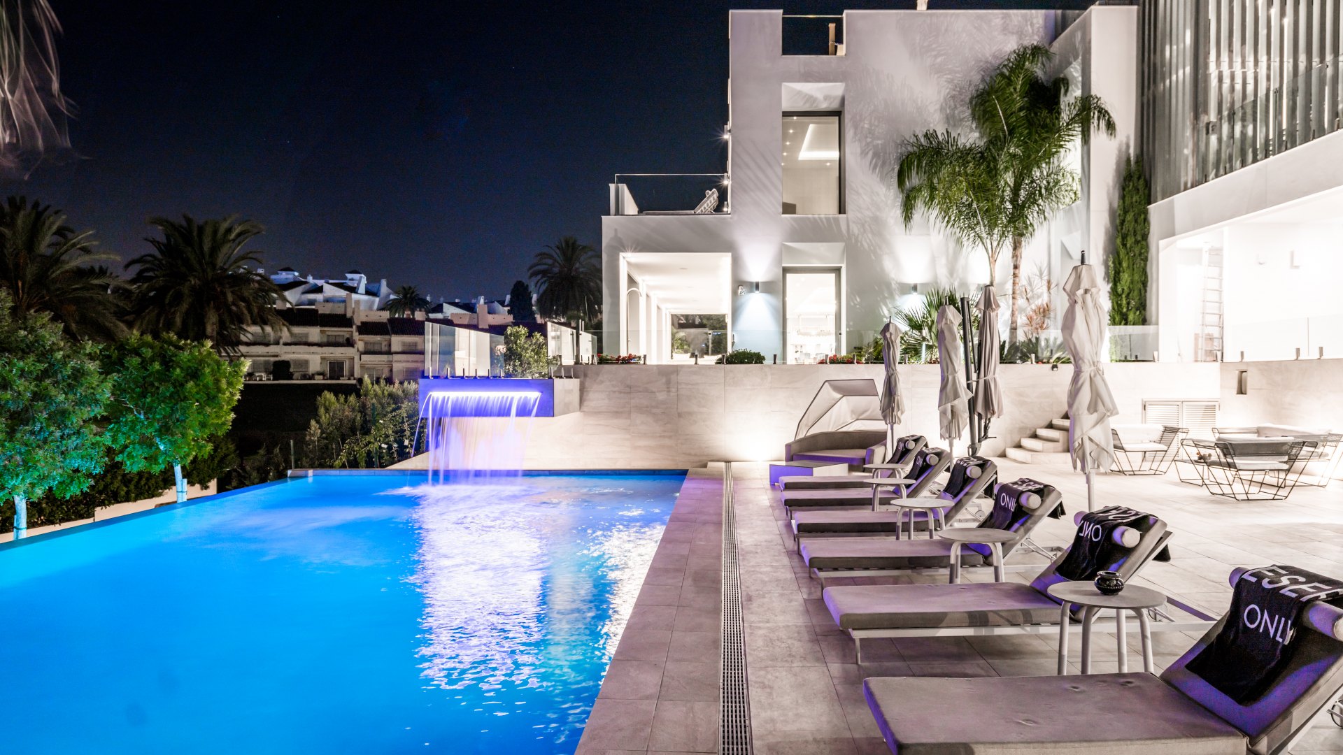 Incredible and unique luxury villa with panoramic views in Nueva Andalucia, Marbella