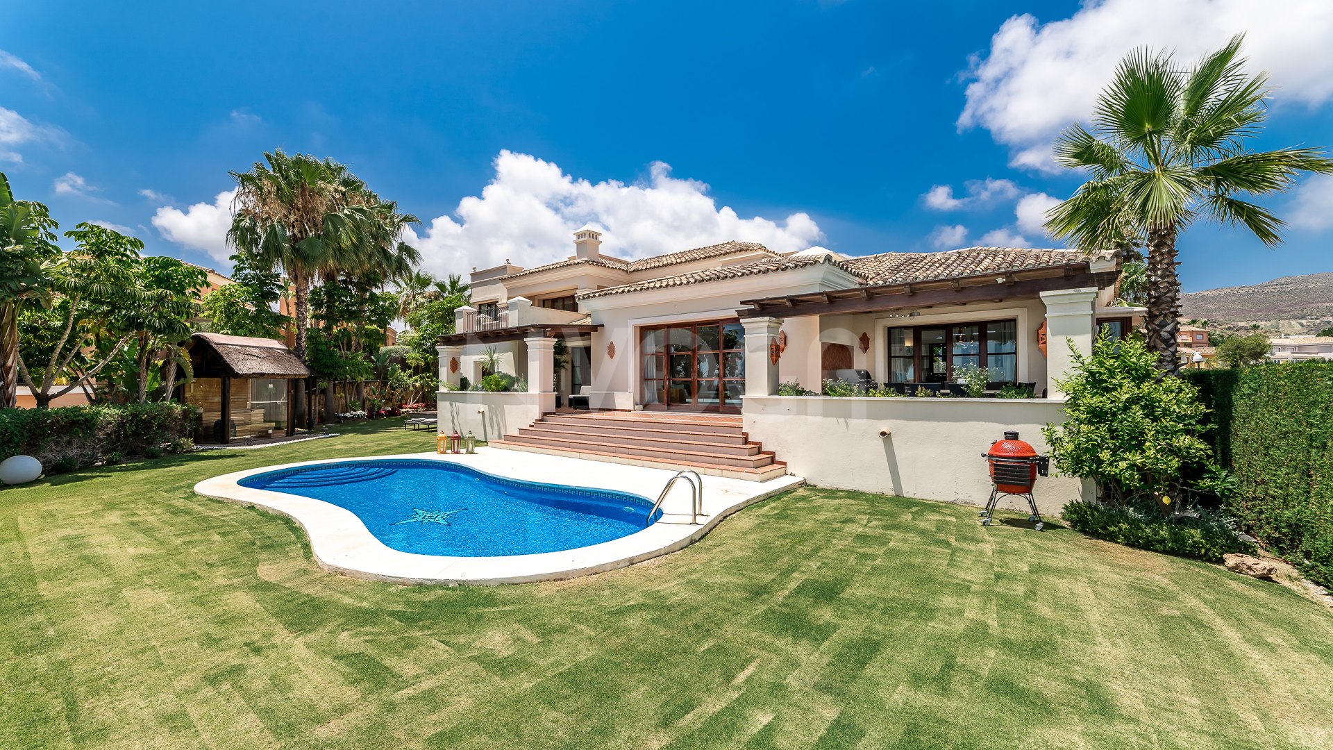 Impresionante villa con vistas al mar en Nueva Andalucia, Marbella