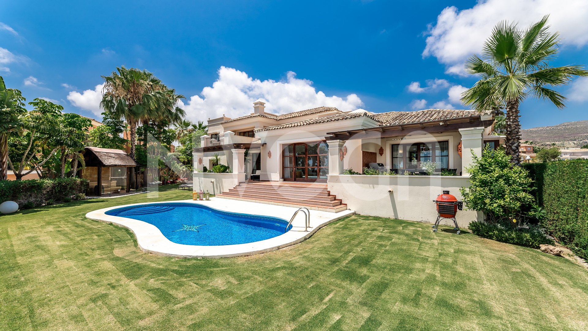 Impresionante villa con vistas al mar en Nueva Andalucia, Marbella