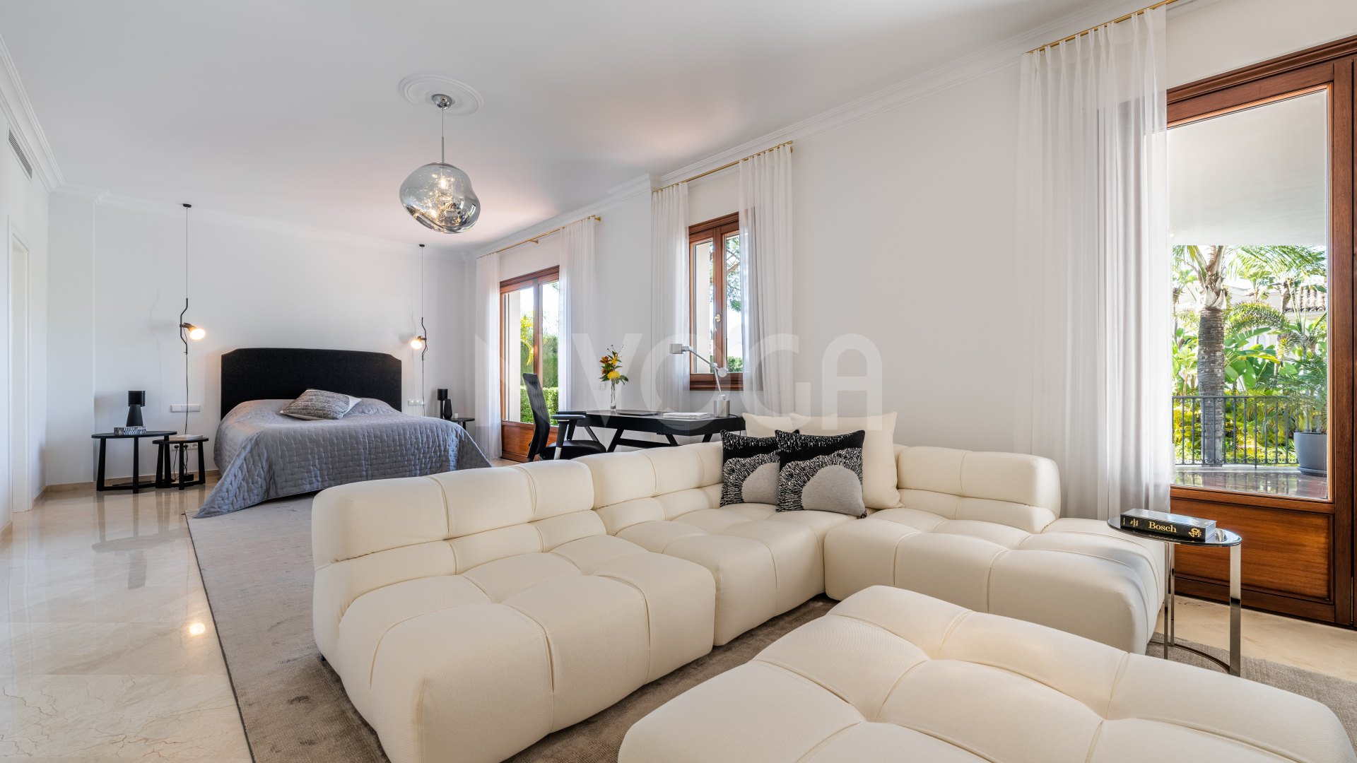 Lujosa villa en urbanización privada en Sierra Blanca, Marbella Golden Mile