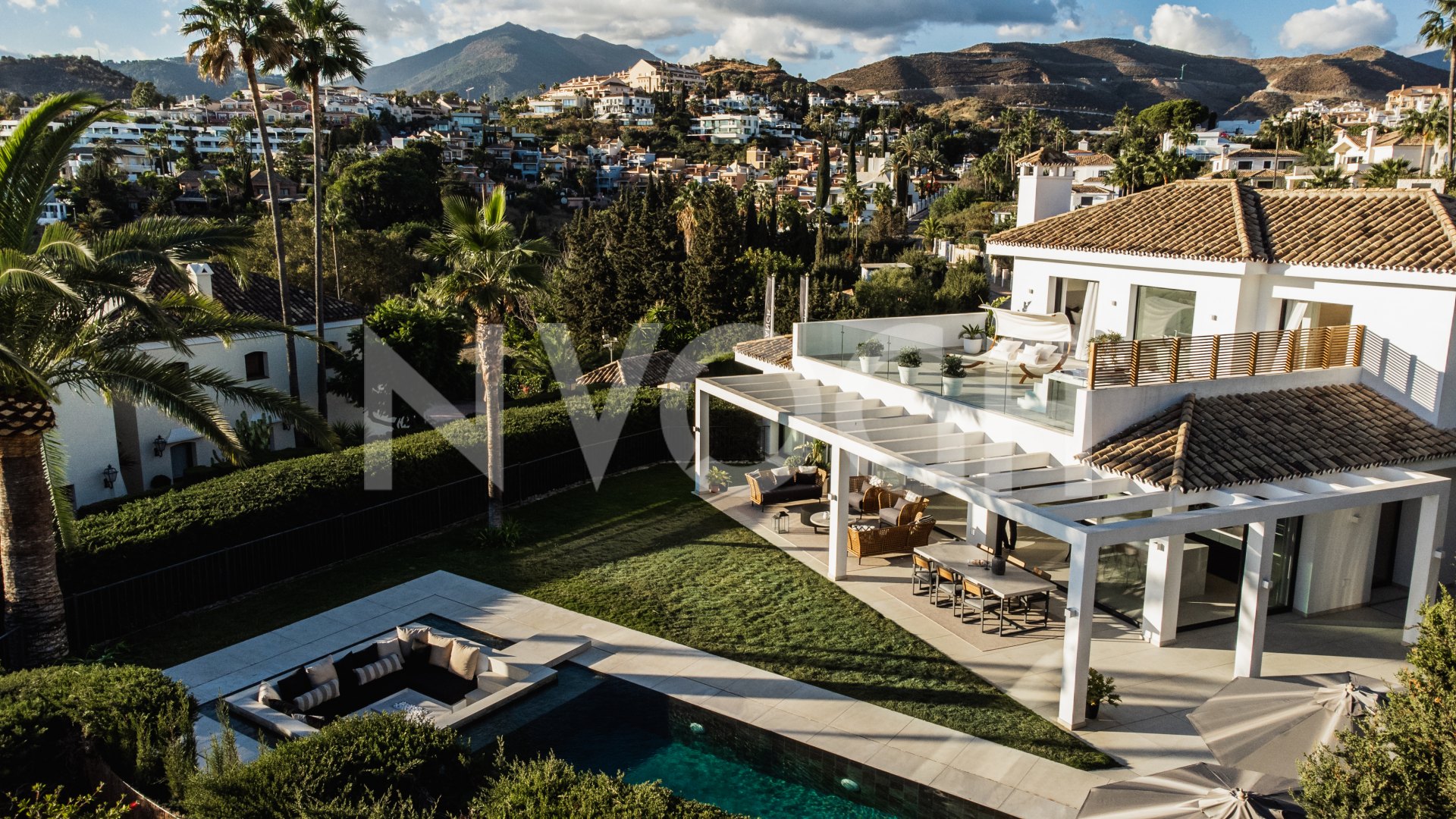 Lujosa villa con vistas panorámicas en el corazón de Nueva Andalucía