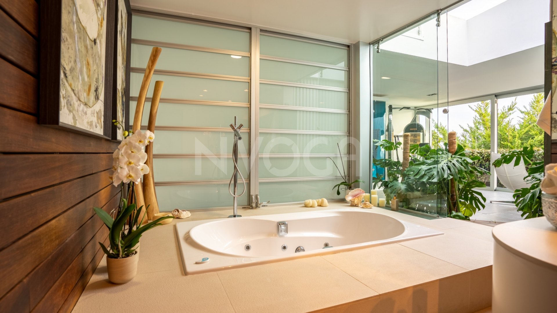 Beautiful 5-bedroom villa with sea views in La Reserva del Higueron, Fuengirola