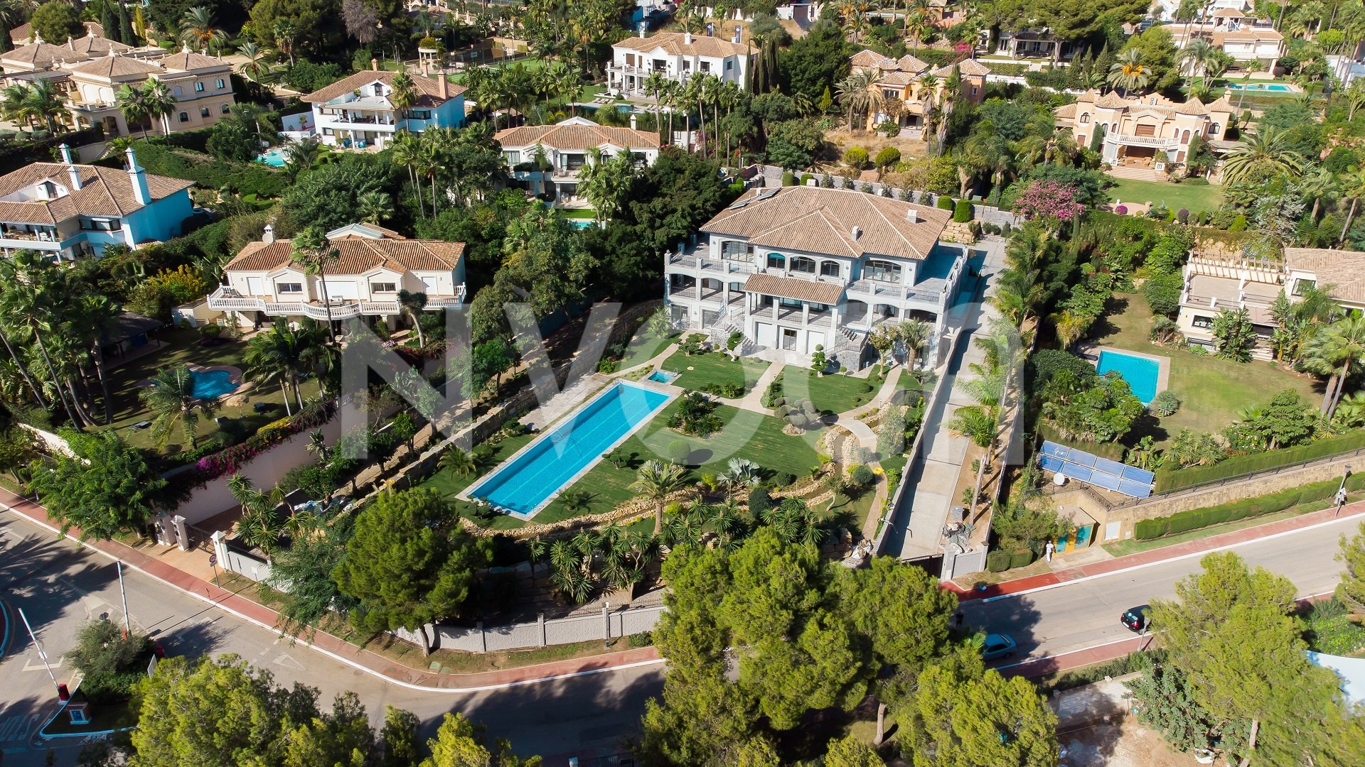 6-bedroom luxury villa on Marbella's Golden Mile