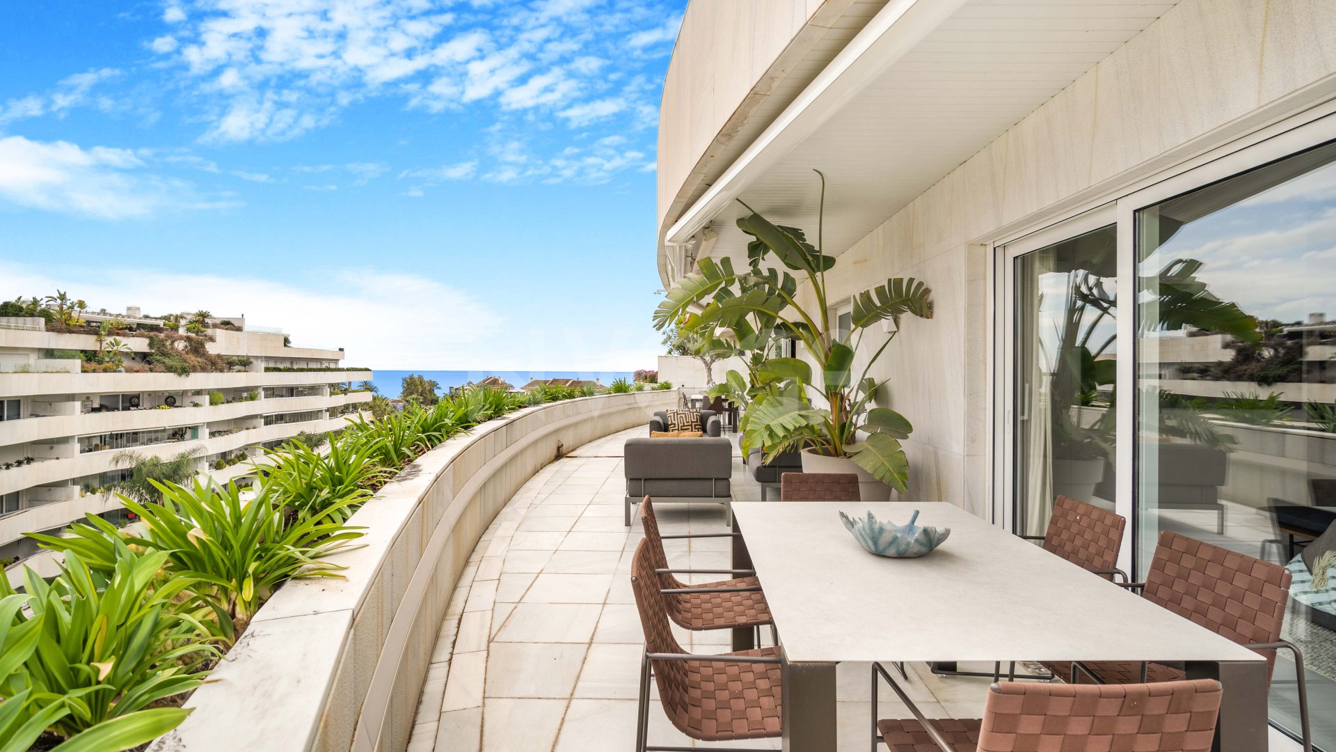 Stunning fully refurbished duplex penthouse in Puerto Banús.