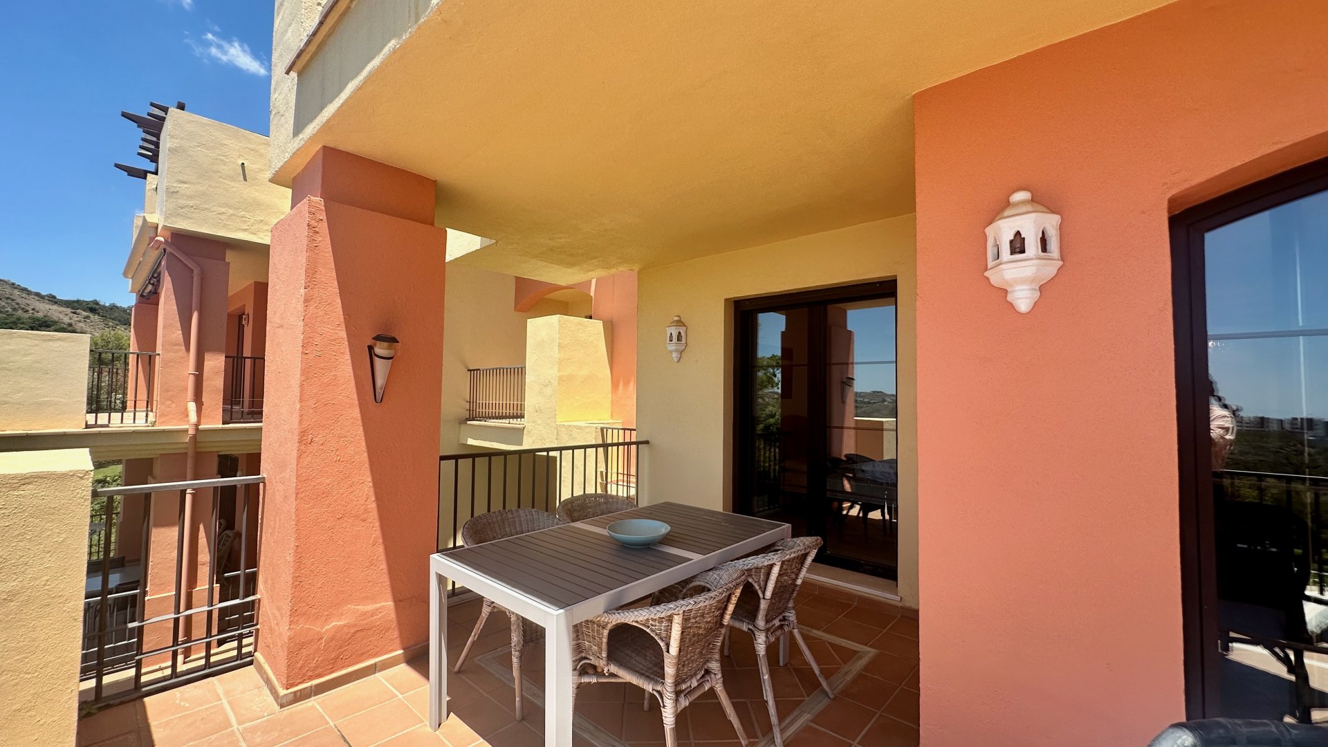 Fabuloso apartamento a pie de golf en Los Arqueros, Benahavis