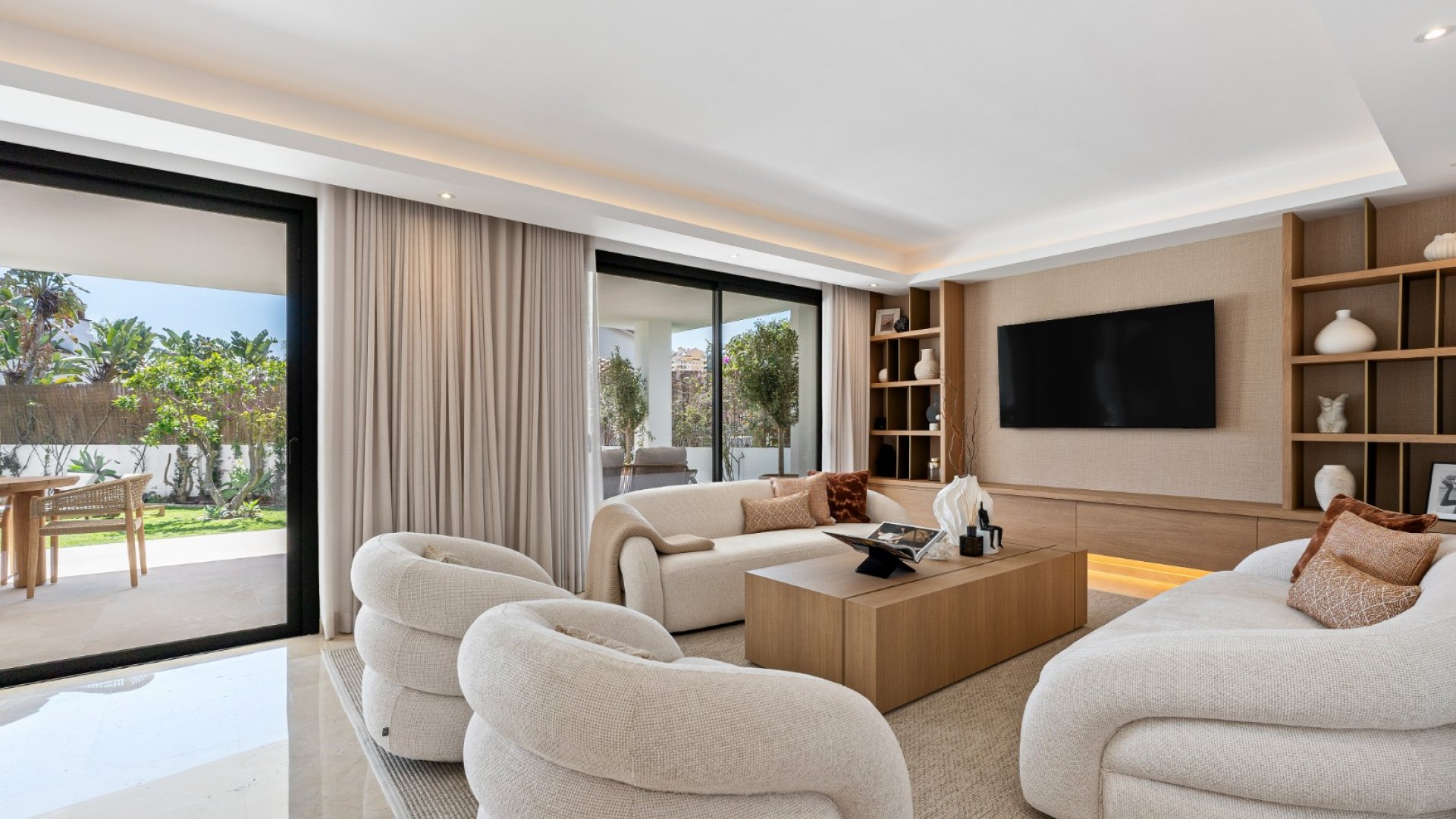 Newly renovated villa located in Atalaya de Rio Verde Nueva Andalucia.