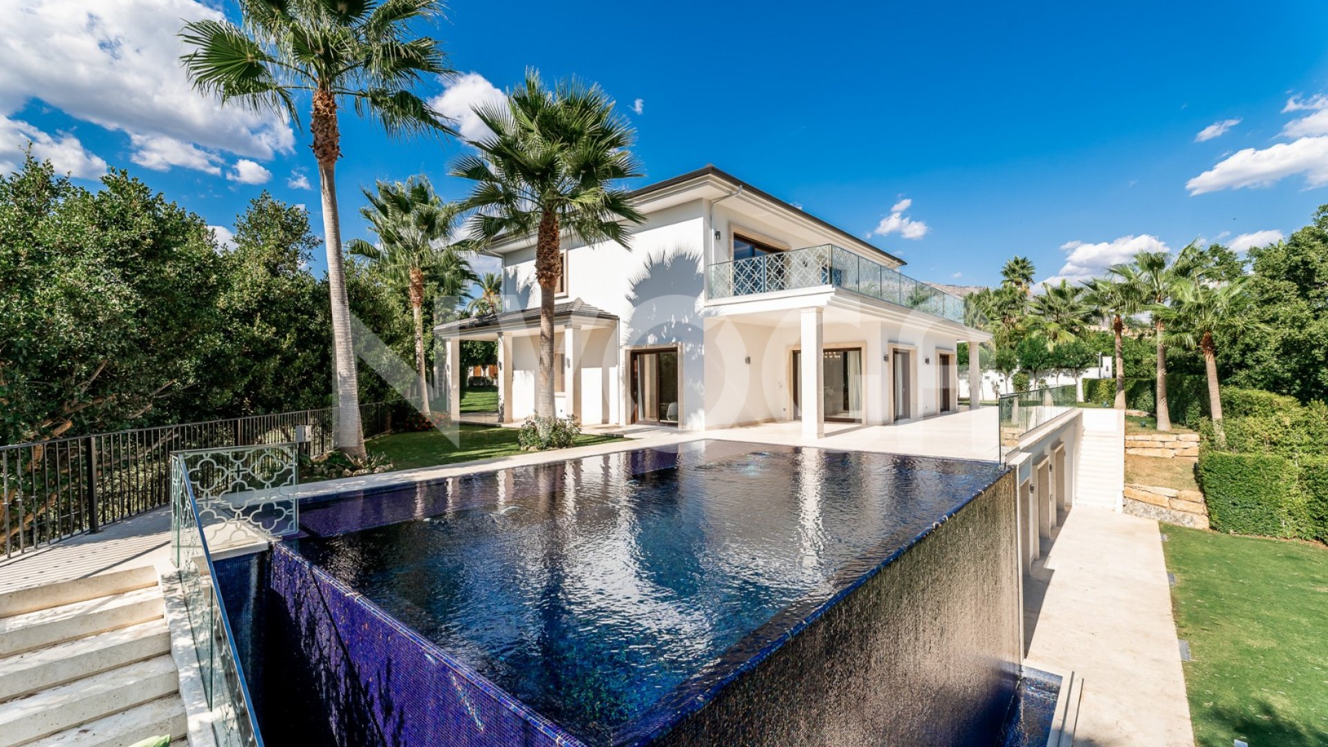 Moderna Villa con Vistas Al Campo de Golf Situada en Nueva Andalucia